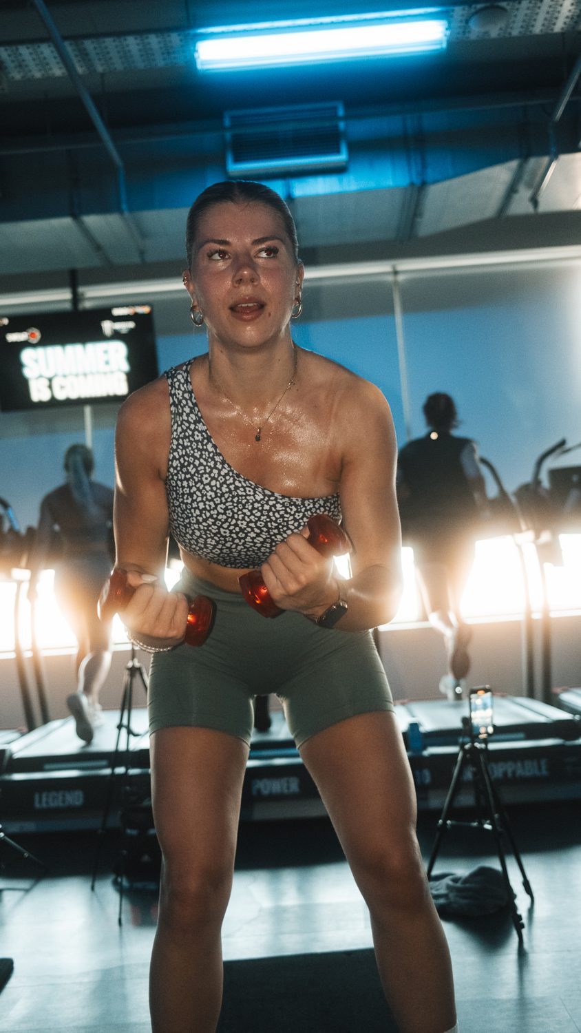 Alina beim Krafttraining